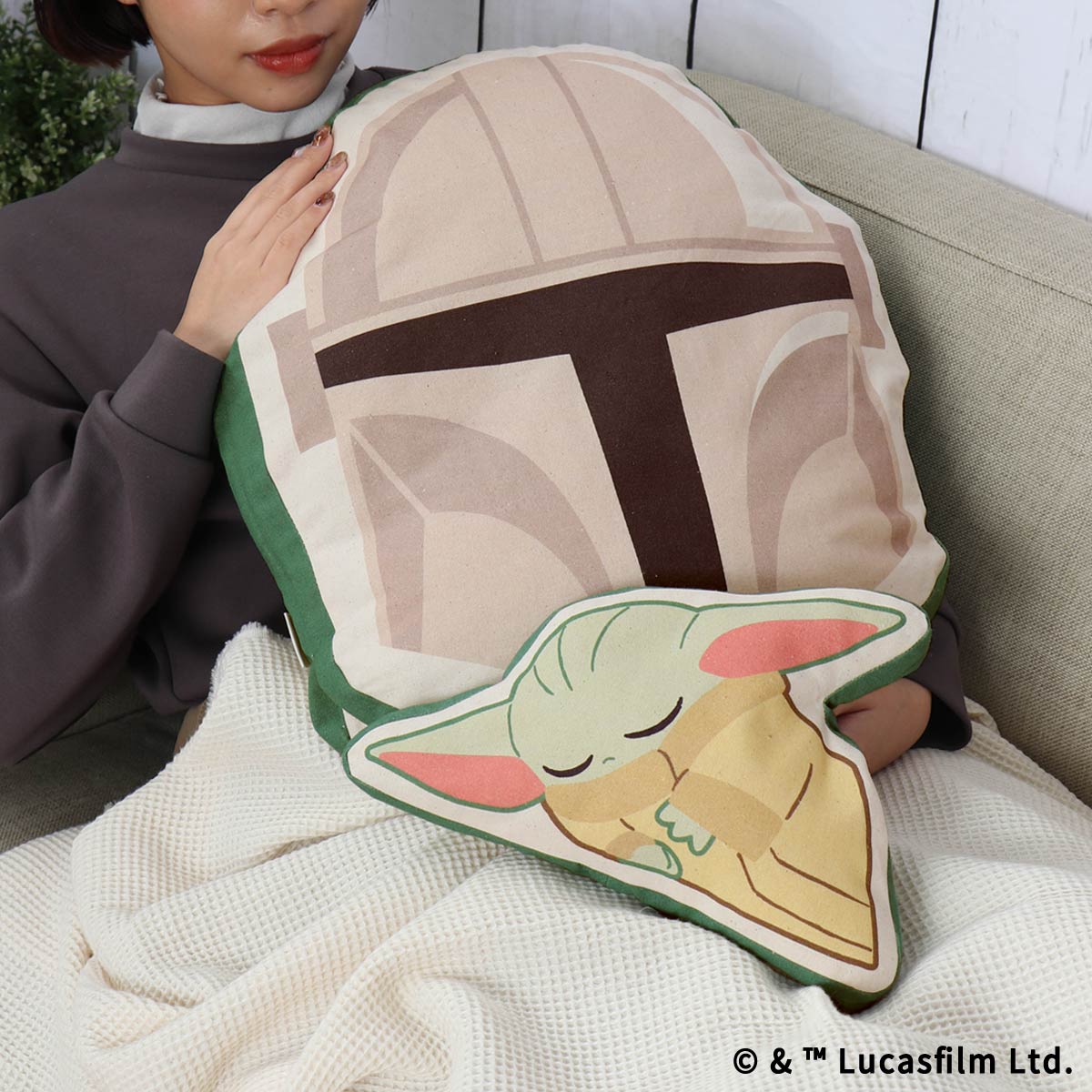STAR WARS GROGU CUTEST IN THE GALAXY ダイカットクッション MANDO