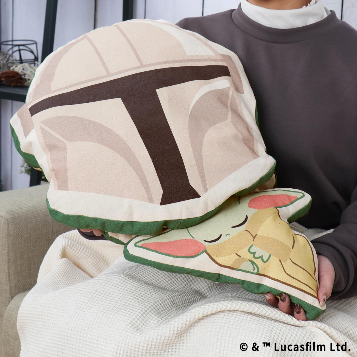 STAR WARS GROGU CUTEST IN THE GALAXY ダイカットクッション MANDO