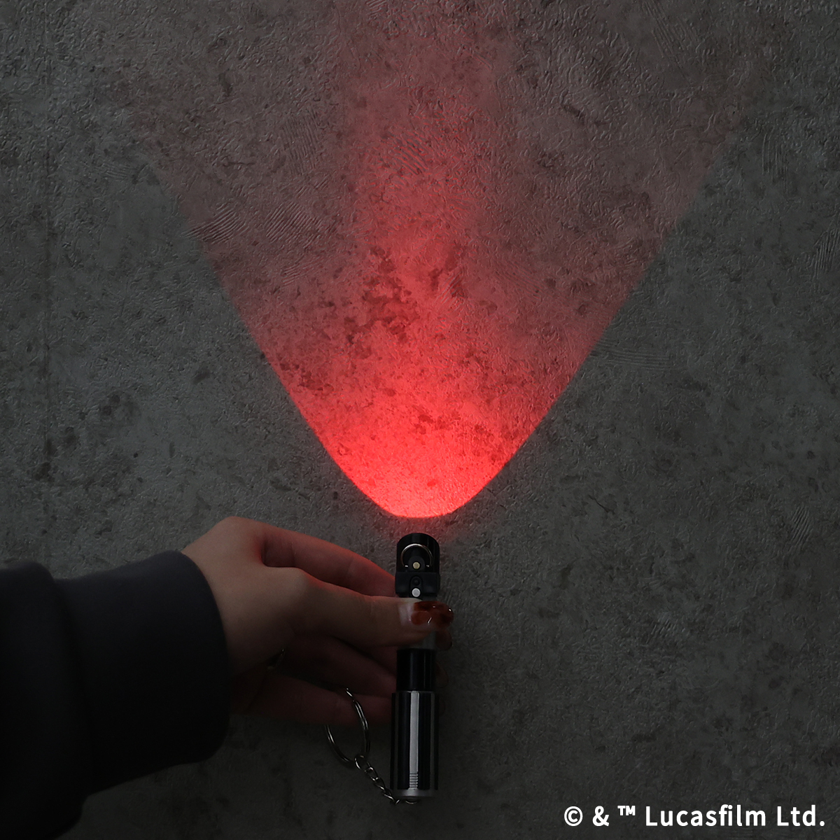 STAR WARS 光るライトセーバーキーリング ダース・ベイダー