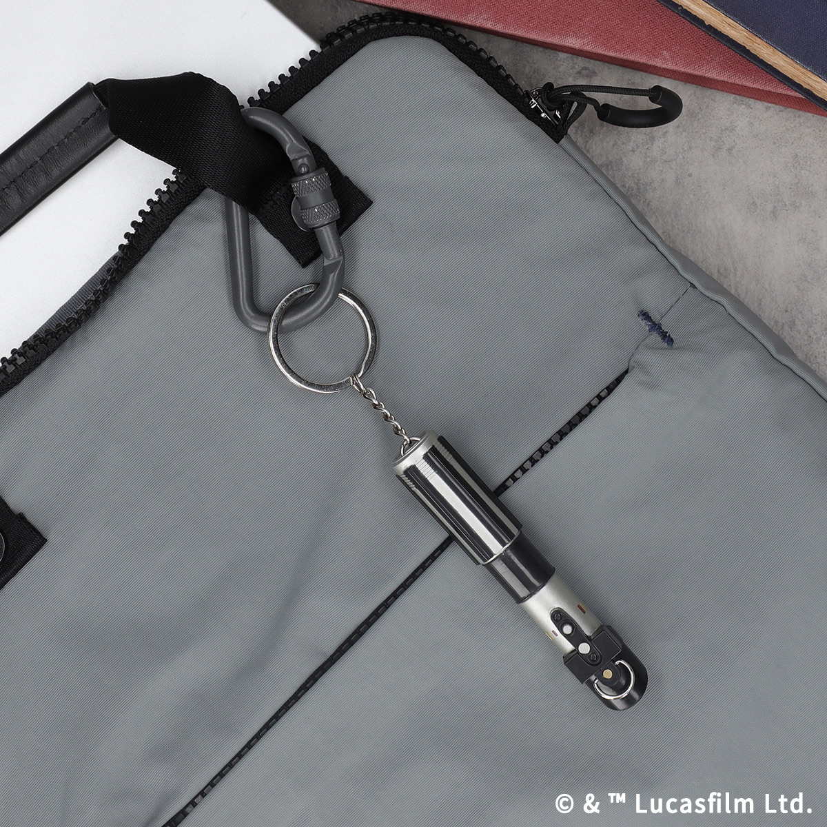 STAR WARS 光るライトセーバーキーリング ダース・ベイダー