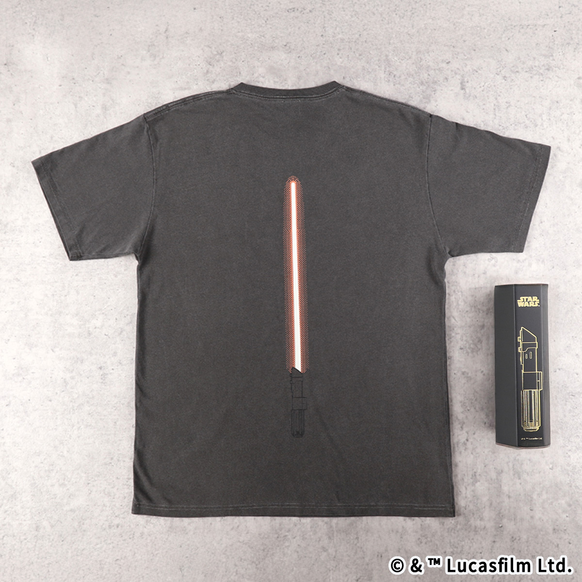 STAR WARSライトセーバーBOX入り 蓄光Tシャツ ダース・ベイダー